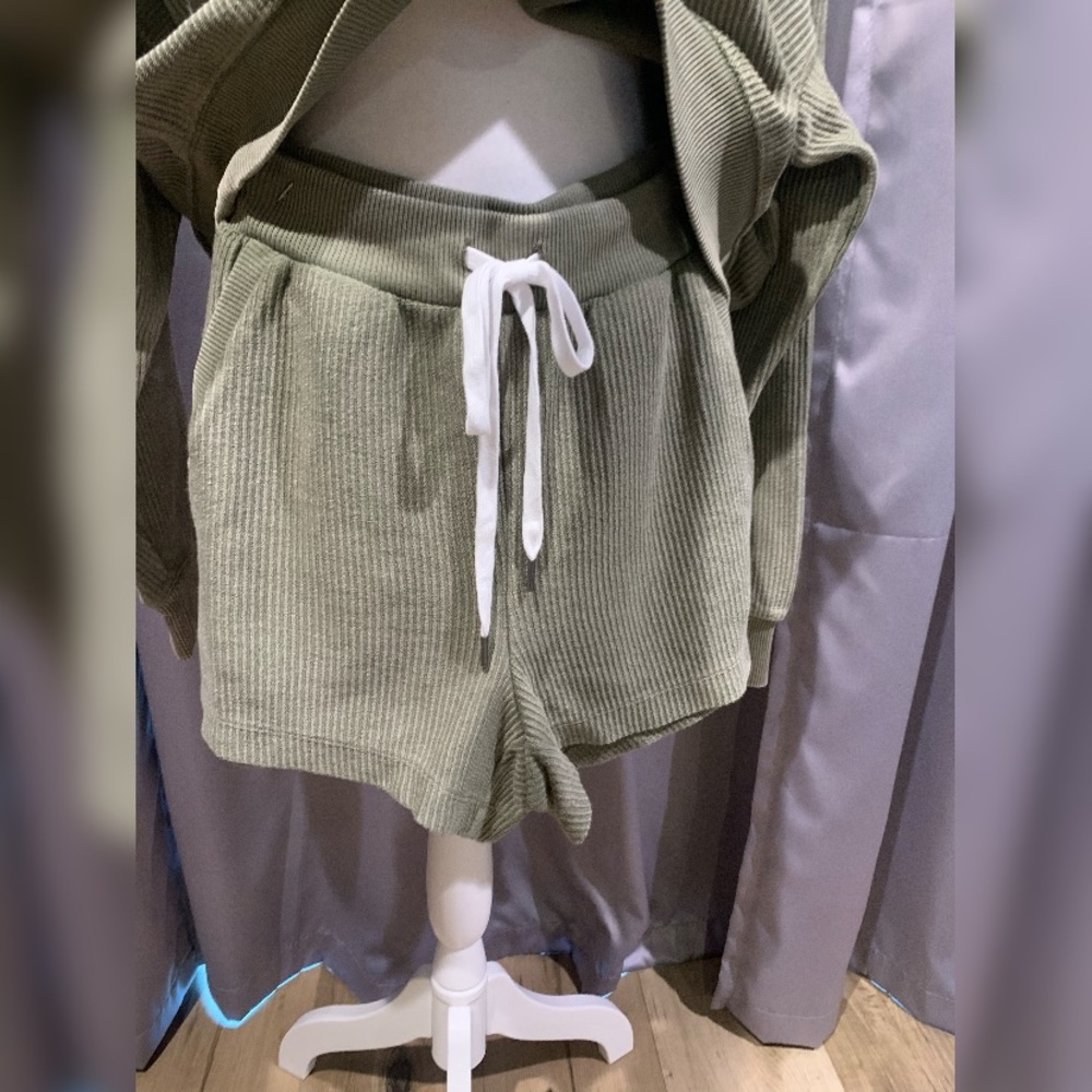Shorts Set - Picture 4 of 6